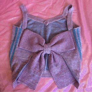 Cutest knitted top w bow tie on the back 🎀